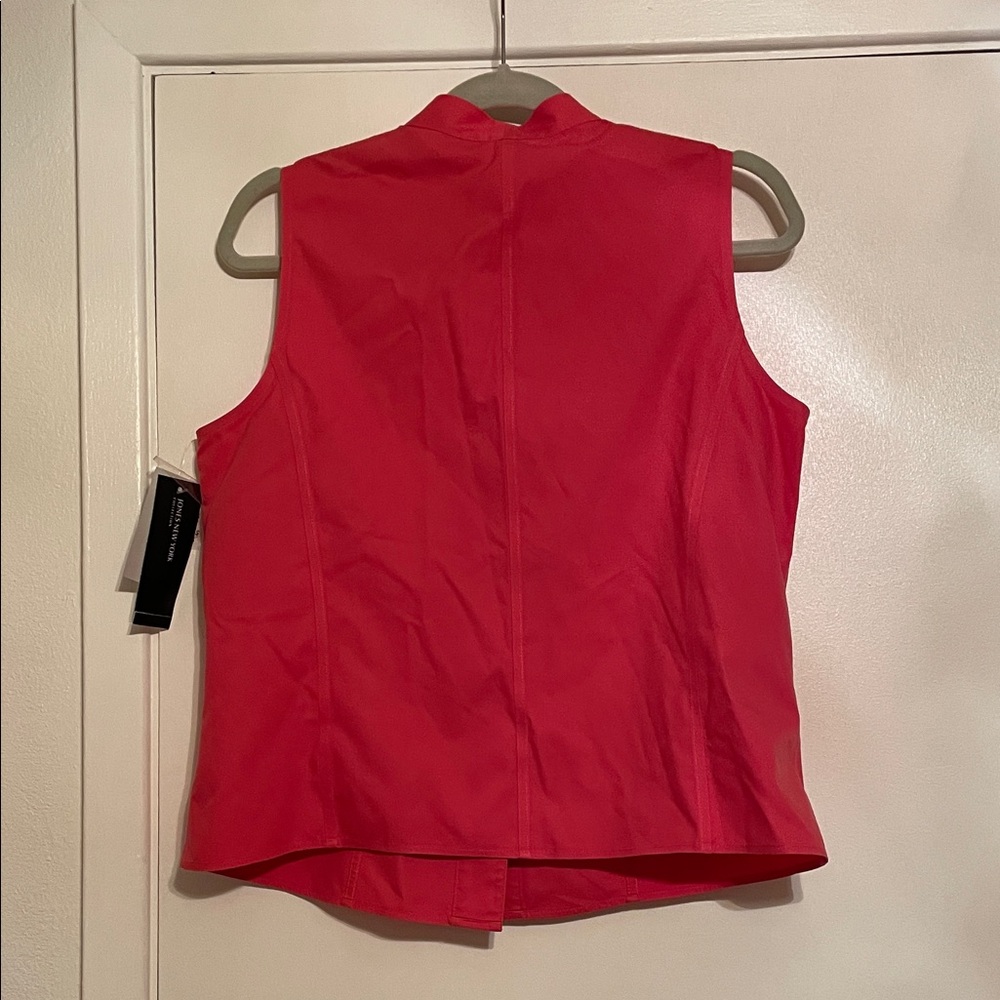 Sleeveless Coral Button-Up Top - Picture 5 of 6